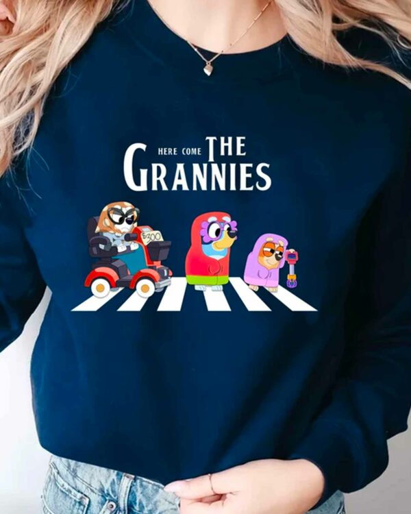 Bluey Here Come The Grannies – Sweatshirt, Tshirt, Hoodie
